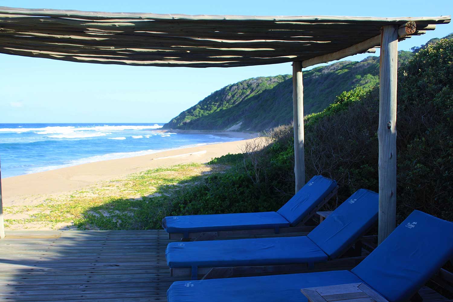 You will find Thonga blue everywhere at the lodge, where the decor reflects the unique blue-green colour of the sea
